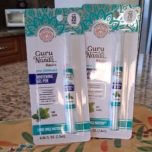 GURU NANDA Basics Whitening Gel Pen-Mint (White). NWT. Set Of 2 Pens.